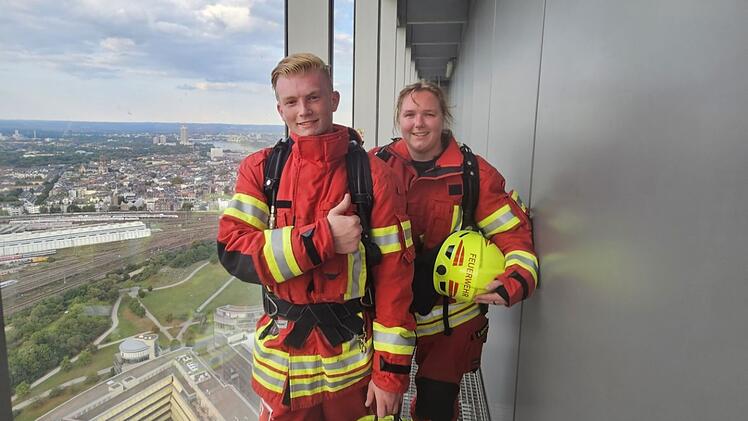Feuerwehr Helmbrechts zeigte "Teamwork und Pr&auml;zision" bei K&ouml;lner Treppenlauf