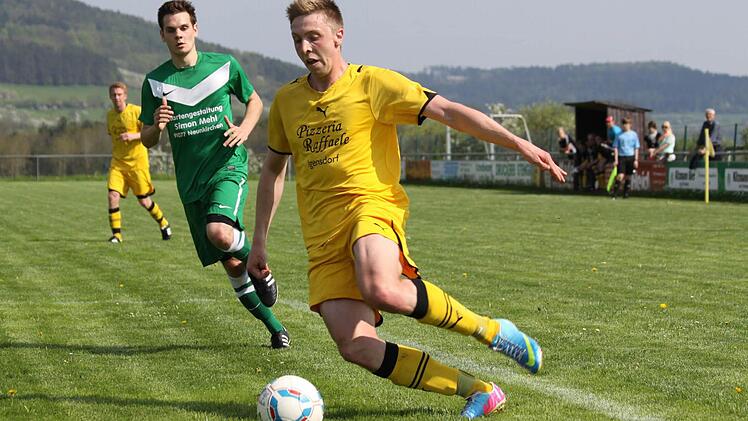 Bitter verlief die Vorbereitung für Markus Hammerand: Der Rückkehrer von der SpVgg Hüttenbach brach sich im ersten Testspiel des SV Ermreuth den Ellbogen, steigt nun aber langsam wieder ein.  Foto: Uwe Kellner