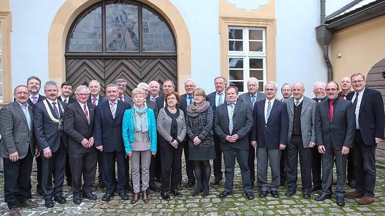 Ausgezeichnete Meister und Offizielle beim Gruppenfoto  Fotos: RiegerPress
