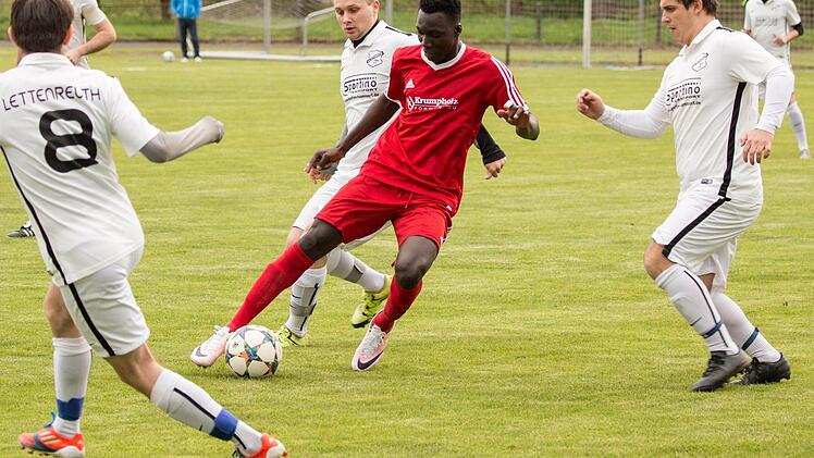 Szene vom Kreisliga-Spiel TSV Weißenbrunn - SpVgg Lettenreuth. Foto: Heinrich Weiß