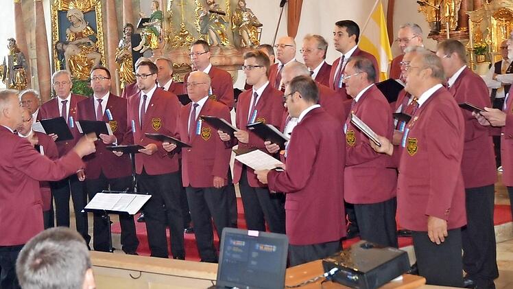 Der "Liederkranz" Haig mit Dirigent Thomas Detsch wurde mit dem Prädikat "hervorragend" bewertet.