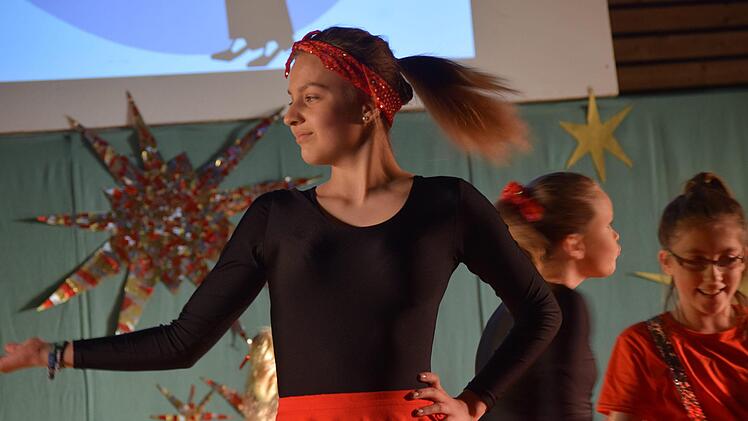 Die "CoRSteps" zeigen eine schwungvolle Choreografie rund um den Song "Dear Future Husband" von Meghan Trainor. Foto: Daniela Pondelicek