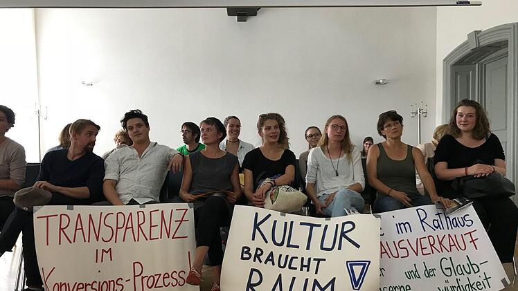Protest im Stadtrat: Kulturschaffende fühlen sich verschaukelt.  MW