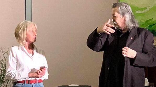 Zauberer Wolfgang Klier trat in Schlaifhausen auf. Ganz besonders interessierten ihn die Gedanken der Gäste - und ihre Eheringe. Foto: privat