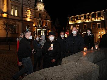 Bei der gestrigen Zusammenkunft wurde ein Zeichen gegen die Anti-Corona-Demos gesetzt. Organisiert hatte das Treffen SPD-Stadtrat Matthias Hahn (Dritter von rechts)