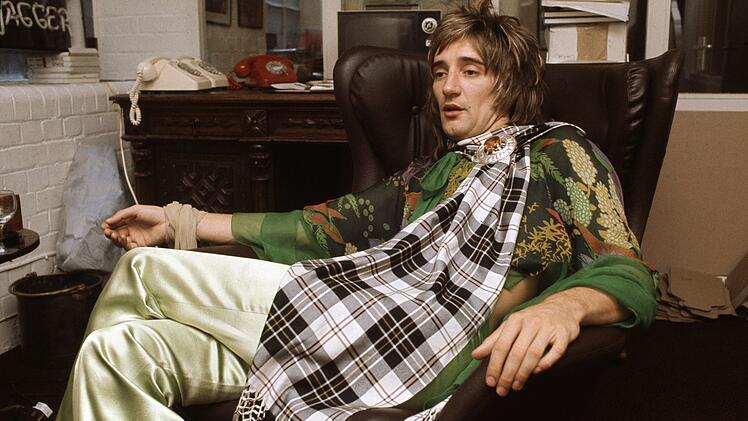 Damals bereits ein großer Star: Rod Stewart lässt sich 1973 im modischen Zwirn in London ablichten. Bis heute hat der Brite etwa 250 Millionen Tonträger verkauft. Er ist einer der erfolgreichsten Musiker aller Zeiten.