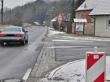 Hier im Bereich der Einmündung hat es bei Wülflingen einen SEK-Einsatz gegeben. Am Freitag gegen 17.30 Uhr wurde dazu die Bundesstraße kurzzeitig gesperrt. Welchen Hintergrund der Einsatz hatte, ob terroristisch oder drogentechnisch oder einem anderen Grund, das wollte die Polizei nicht preisgeben aus ermittlungstaktischen Gründen. Foto: Archiv