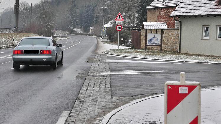 Hier im Bereich der Einmündung hat es bei Wülflingen einen SEK-Einsatz gegeben. Am Freitag gegen 17.30 Uhr wurde dazu die Bundesstraße kurzzeitig gesperrt. Welchen Hintergrund der Einsatz hatte, ob terroristisch oder drogentechnisch oder einem anderen Grund, das wollte die Polizei nicht preisgeben aus ermittlungstaktischen Gründen. Foto: Archiv