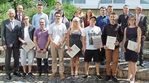 Die besten Schulabgänger der Staatlichen Berufsschule  Foto: Andreas Welz