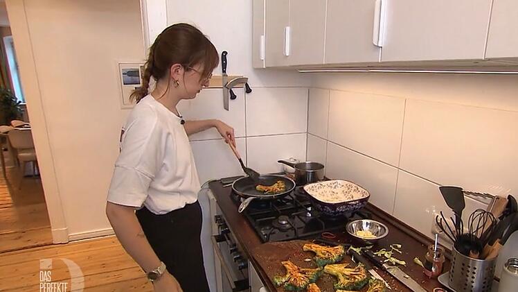 Ein Wald aus gegrilltem Brokkoli: Bei ihrer Hauptspeise zeigt sich Lina (27) erfinderisch.