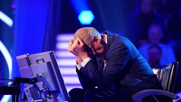 G&uuml;nther Jauch verzweifelte am Montagabend ob der Pannenserie. An den meisten davon war er beteiligt.