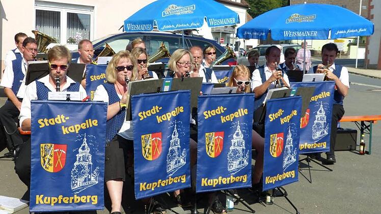 Die Stadtkapelle Kupferberg spielte mit zünftigen Weisen zum Standkonzert auf. Foto: Klaus-Peter Wulf