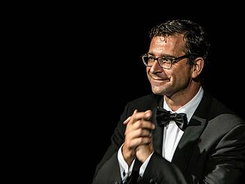 Coburgs ehemaliger Intendant Bodo Busse bei seiner Abschieds-Gala im Juli im Landestheater. An seinem ersten Premierenabend am Staatstheater Saarbrücken erhält Busse Unterstützung durch eine Coburger Delegation.Foto: Archiv/Jochen Berger