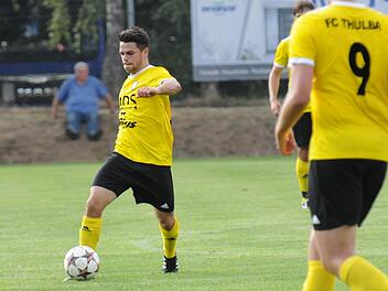 Der Stratege geht von Bord: Victor Kleinhenz (am Ball) verlässt nach dieser Saison den FC Thulba. Foto: ssp