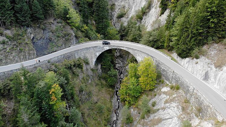Au im Bregenzerwald: Deutsche Bikerin überlebte Sturz in österreichische Schlucht