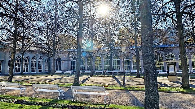 Die alten Holzb&auml;nke in den Gr&uuml;nanlagen wurden durch B&auml;nke aus recyceltem Kunststoff ersetzt.