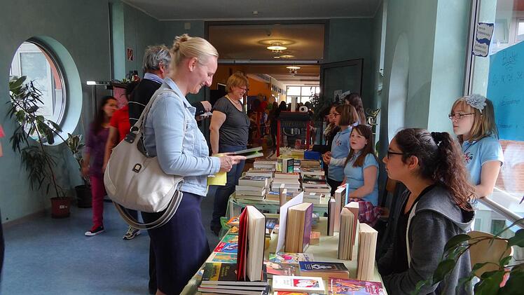 Beim Bücherflohmarkt konnten sich die Gäste mit guter Literatur eindecken.