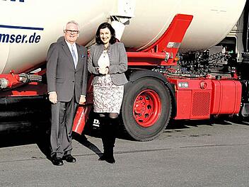 Hans Wormser tauschte sich mit der Parlamentarischen Staatssekretärin Dorothee Bär über aktuelle Fragen der Logistik aus. Foto: Richard Sänger