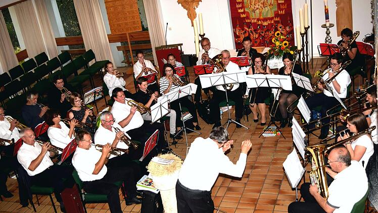 Einen m&auml;chtigen Klangk&ouml;rper bildeten die Posaunench&ouml;re aus Schm&ouml;lz und Str&ouml;ssendorf beim Abschlusskonzert in der Kreuzbergkirche. Foto Dieter Radziej
