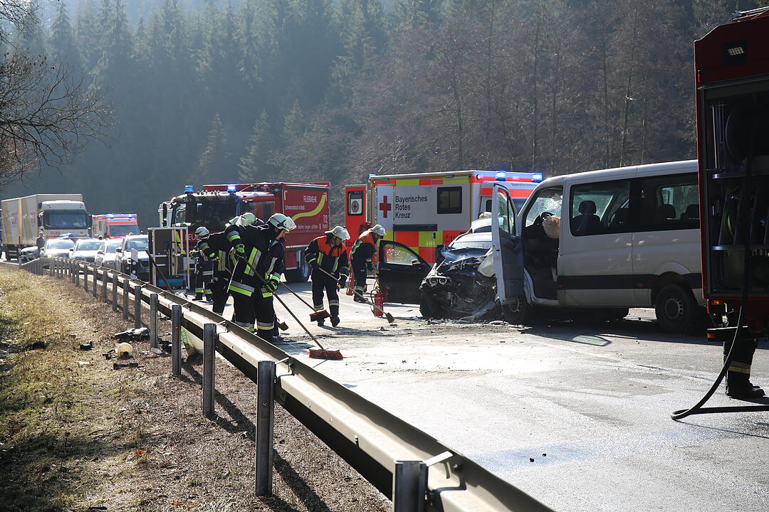 Rettungshubschrauber nach Frontalcrash im Einsatz