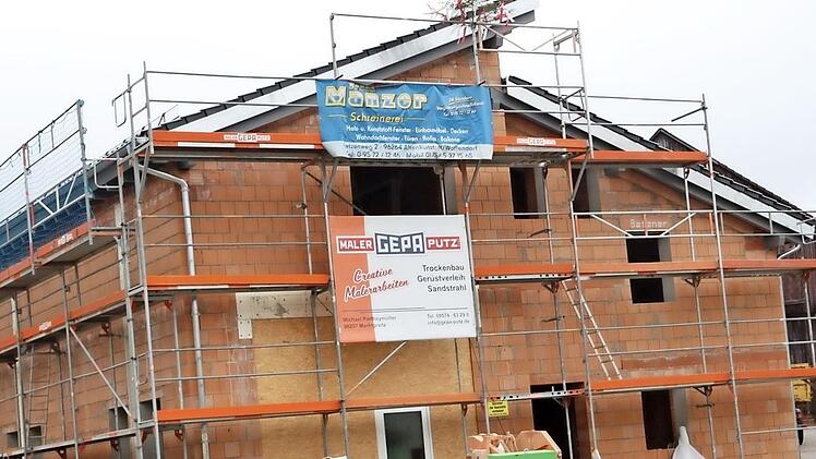 Von beachtlicher Größe ist schon der Rohbau des neuen Feuerwehrhauses in Woffendorf.