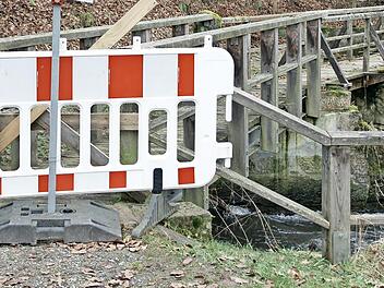 Am Plan, den Holzsteg im Staatsbad im Frühjahr zu sanieren und wieder zu öffnen, hält das Staatliche Bauamt fest.