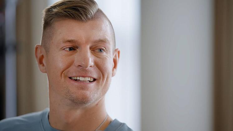 Fu&szlig;baller Toni Kroos spricht mit Gr&ouml;nemeyer vor allem &uuml;ber Fu&szlig;ball und Musik.