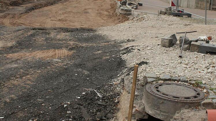 Der Abschnitt  zwischen Krankenhaus und Kaufland bleibt bis Mitte Oktober komplett gesperrt. Auch marode Kanalschächte werden erneuert.