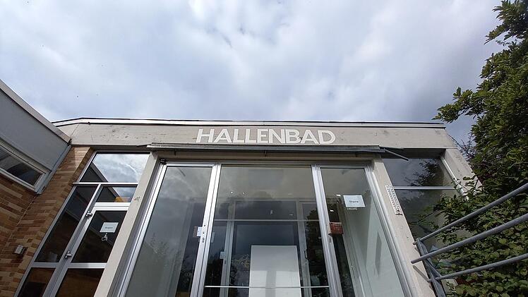 Das Kissinger Hallenbad wird nicht mehr öffnen, der Stadtrat hat jetzt die endgültige Schließung beschlossen. Foto: Benedikt Borst