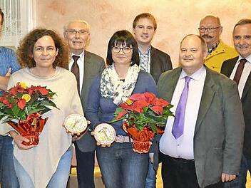Drei Tonmodel gingen in diesem Jahr an den Gartenbauverein Windischenhaig und Umgebung. Unser Bild zeigt (von links) Wastl und Gabi Schels, Stadtrat Horst Zahr, Petra Günther, Stadtrat Torsten Grampp, Vorsitzenden Holger Zink, Stadtrat Michael Stübinger und Kreisvorsitzenden Günter Reif. Foto: Jürgen Valentin