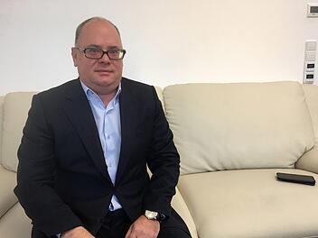 Alexander Kondrashov ist der Besitzer der Bad Kissinger Eishalle. Die Kündigung des Pachtvertrages seitens der Kissinger Wölfe verärgert den ukrainischen Geschäftsmann.Jürgen Schmitt