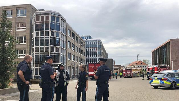 Am Freitagvormittag wurde ein beißender Geruch in Nürnberg festgestellt. Am Richard-Wagner-Platz wurde die Arbeitsagentur evakuiert. Foto: NEWS5 / Fricke