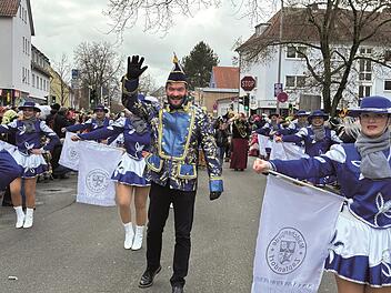 Tanzgarde mit Initiator Peter Neller.
