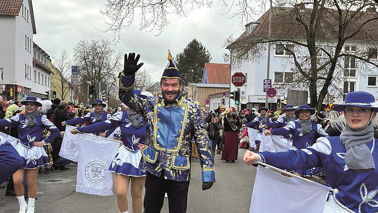 Tanzgarde mit Initiator Peter Neller.