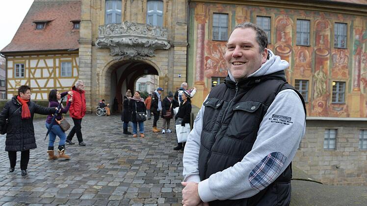 Wenn Touristen in Bamberg filmen, ist das nicht seine Baustelle. Für die großen Filmproduktionen ist Alexander Schimkus allerdings schon zuständig. Er bereitet die Drehorte vor und schaut, dass alles in einem erträglichen Rahmen abläuft.  Foto: Ronald Rinklef