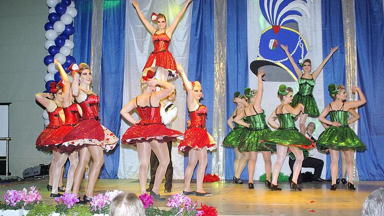 "One Night in Las Vegas": Die Ha-Ka-Ge-Showtanzgarde bekommt für ihren Auftritt viel Beifall. Fotos: Winfried Ehling