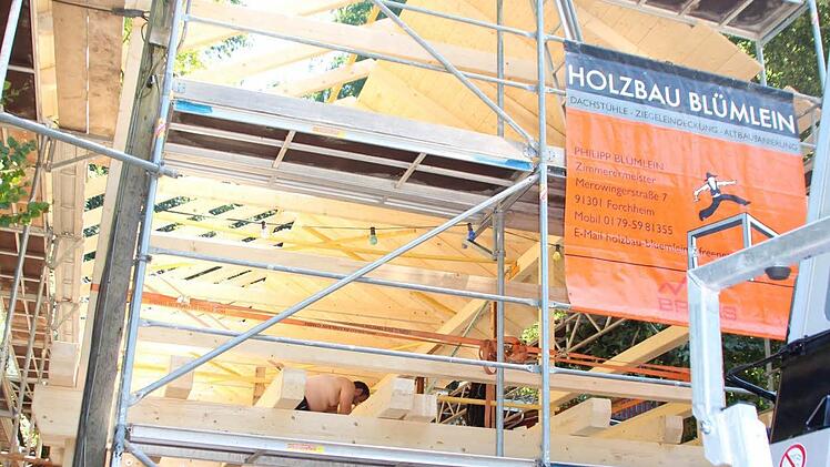 Seit der Bauphase im Juni wird die Dachkonstruktion am Schindlerkeller kritisiert. Foto: Archiv/Roepert