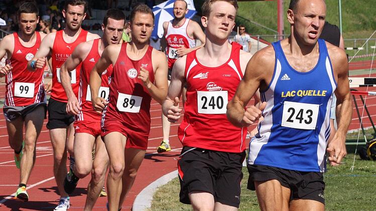 Jan Kisker (Nr. 240) vom Post SV Sieboldshöhe gewann in Kitzingen die 1500 Meter der Männer. Auf den weiteren Plätzen folgten Jens Amthor (89/TV Ochsenfurt) und René Amtmann (Position 5) vom TSV Thüngersheim.