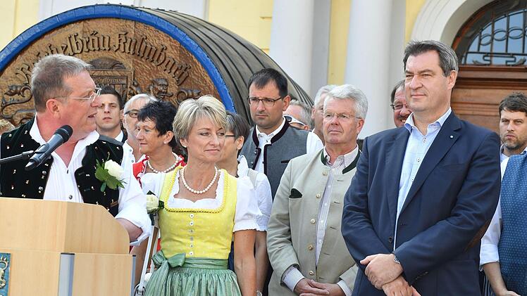 Hoher Besuch: Ministerpräsident Markus Söder (rechts). Mit im Bild (von links) OB Henry Schramm, seine Vorgängerin Inge Aures, Andrea Schramm, MdL Martin Schöffel, MdL Ludwig von Lerchenfeld.Foto: Ronald Rinklef