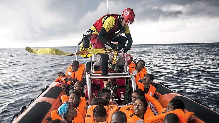 Das Mittelmeer sollte auch Herzogenaurach beschäftigen - so die Idee des Antrages der Grünen. Foto: Javier Fergo/AP/dpa