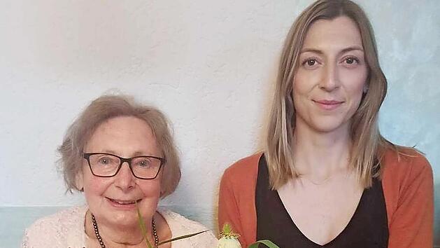 Waltraut Neubauer (links) gab den Vorsitz der Frauenunion Heroldsbach an Corina Grimm ab.