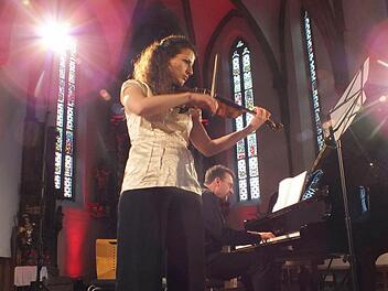 Sornitza Baharova und Stefan Danhof brachten gemeinsam eine Violinsonate zu Gehör. Foto: Manfred Welker