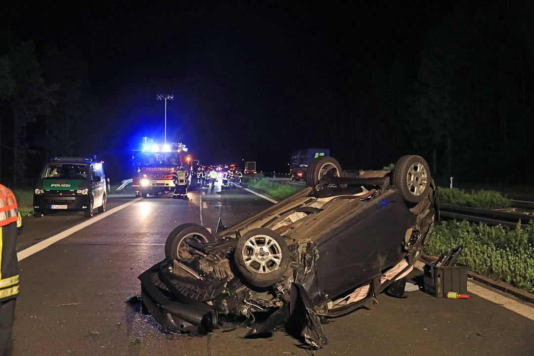 A73 bei Bamberg: Auto überschlägt sich