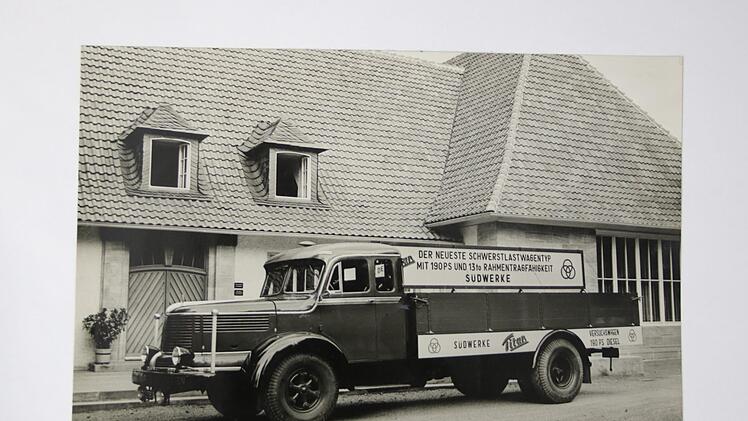 Ein Krupp-Lastwagen "Titan" vor dem damaligen "Parkhaus" in Kulmbach (heute Achat-Hotel).  Repro: privat