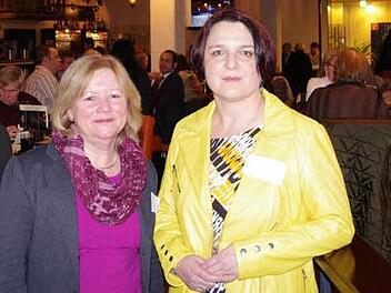 Elisabeth Müller (l.) und Anita Schmitt haben den Neubürger-Stammtisch gegründet. Sie haben seinerzeit auch ihre eigene Erfahrungen gemacht. Foto: Klaus Werner