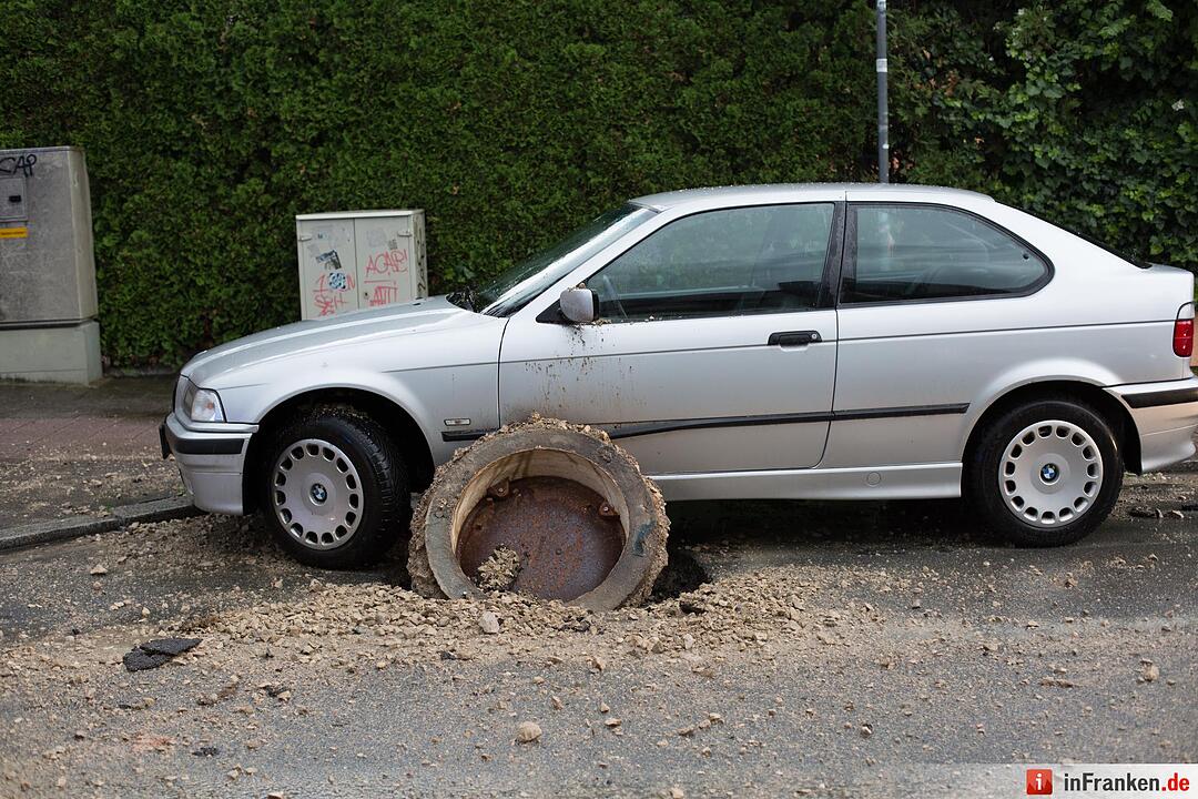 Unwetter in Mittelfranken: Überschwemmung, Blitzschlag, Straßenschäden