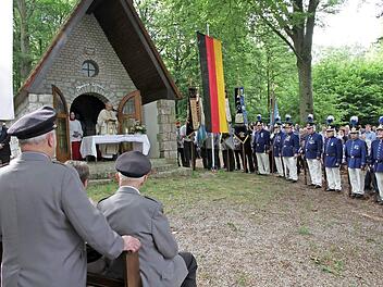 Gottesdienst vor der Bergkapelle in Kauernhofen Foto: Mathias Erlwein