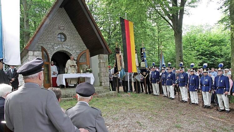 Gottesdienst vor der Bergkapelle in Kauernhofen Foto: Mathias Erlwein