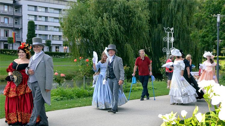 Historische Persönlichkeiten im Rosengarten Foto: Peter Rauch