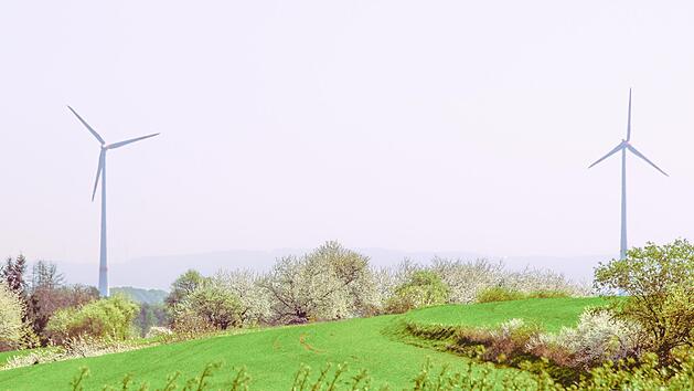 In der N&auml;he der Windr&auml;der oberhalb von Priesendorf soll nun eine zweite Freifl&auml;chen-Photovoltaikanlage entstehen. F&uuml;r eine erste Anlage zwischen Priesendorf und Kirchaich hatte der Gemeinderat schon im Februar den Aufstellungsbeschluss f&uuml;r den Fl&auml;chennutzungsplan gefasst.